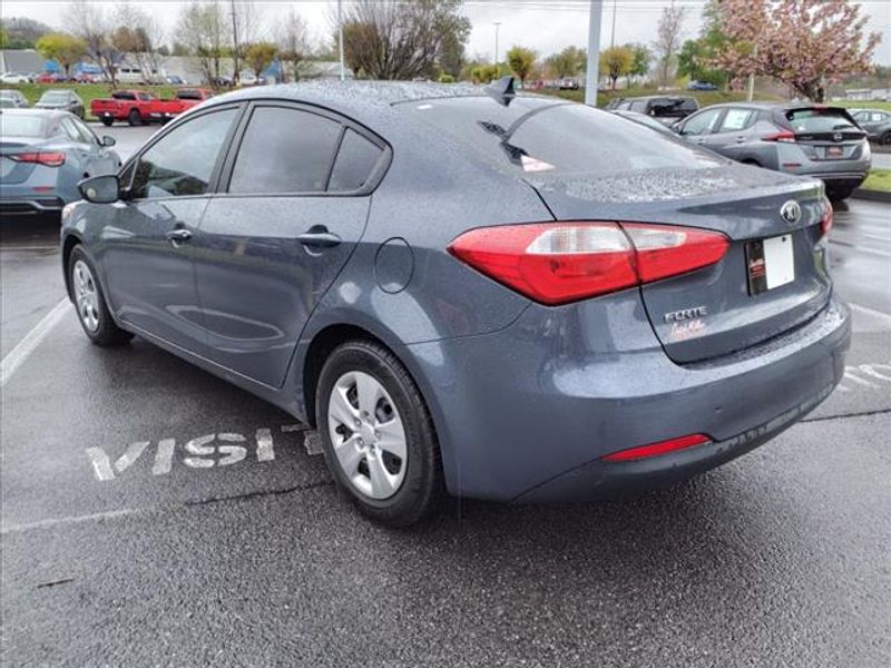 Vehicle image 8 of 31