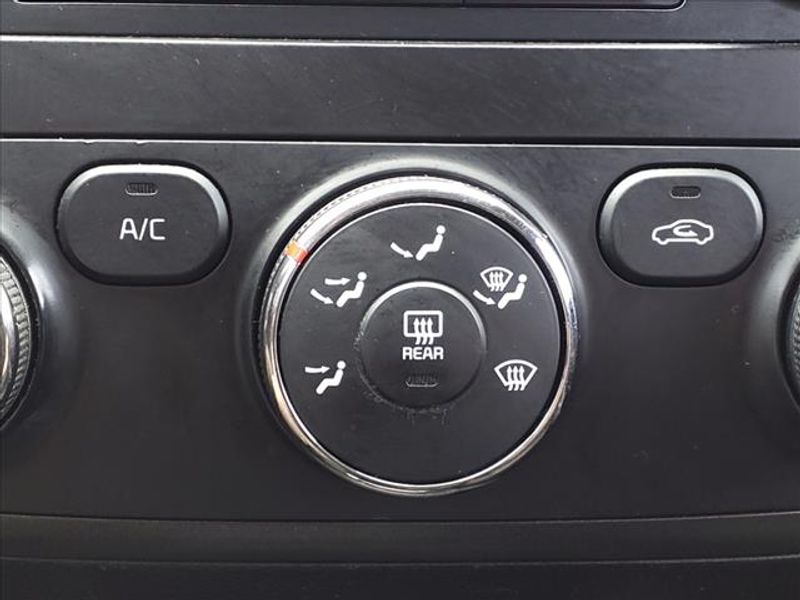 Vehicle image 25 of 31