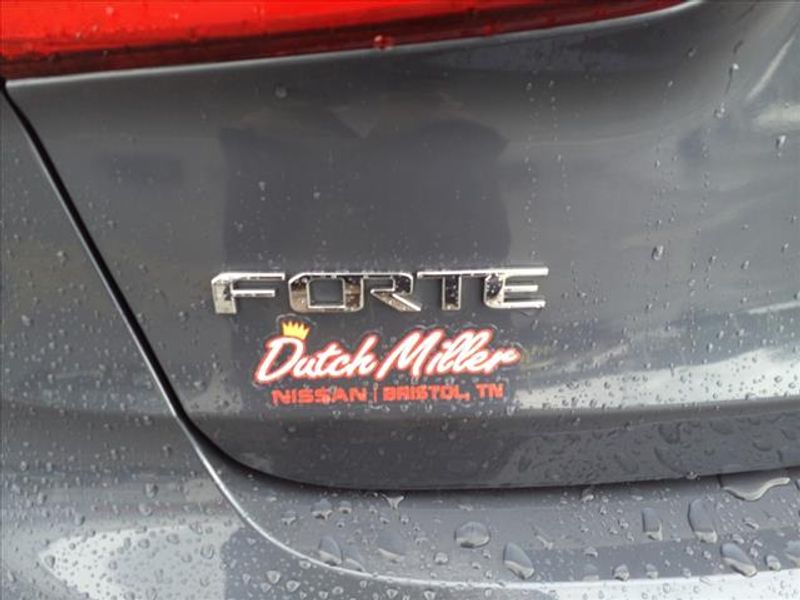 Vehicle image 12 of 31