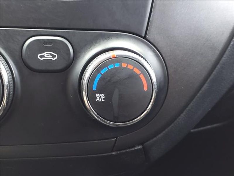 Vehicle image 26 of 31