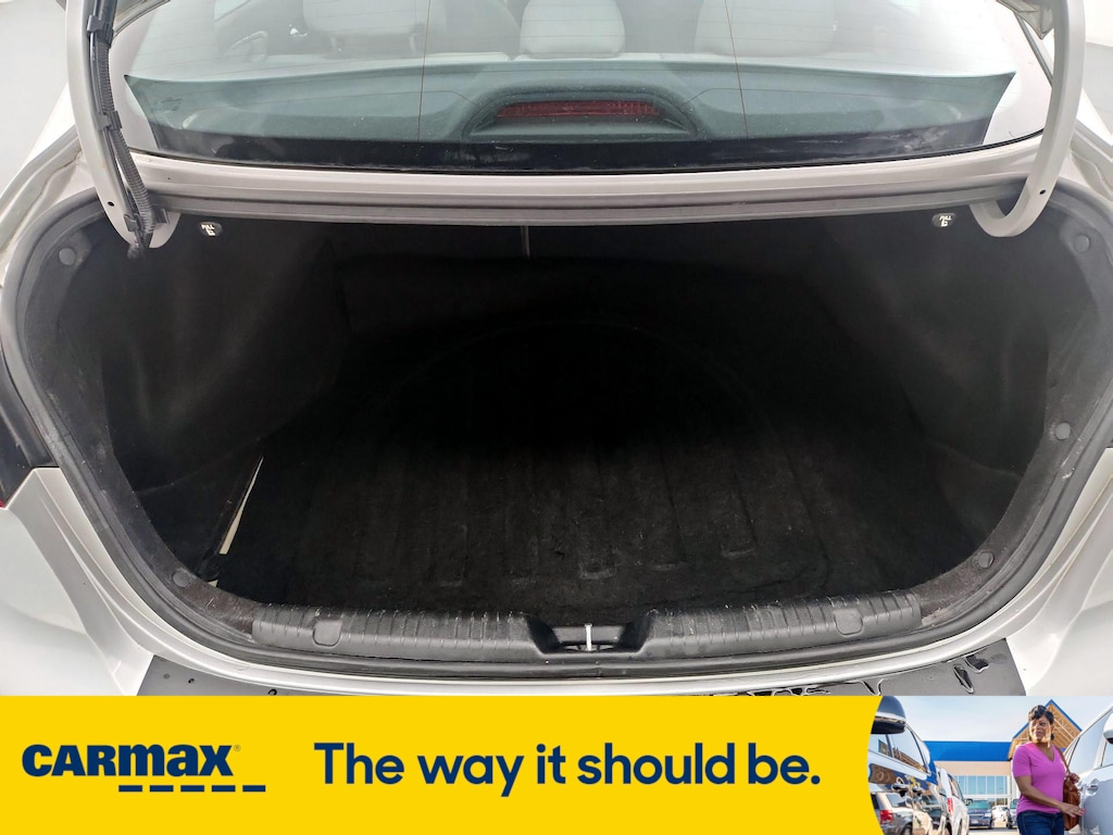 Vehicle image 24 of 29