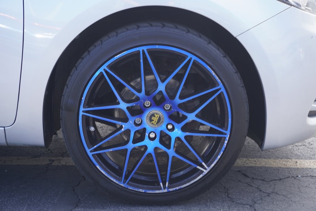 Vehicle image 11 of 14