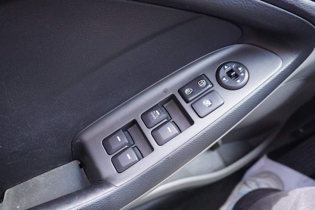 Vehicle image 13 of 14