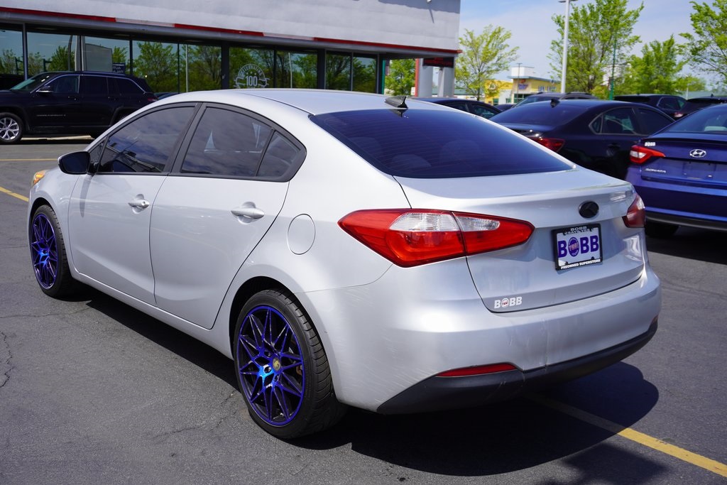 Vehicle image 5 of 14
