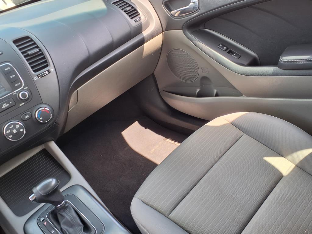 Vehicle image 13 of 25