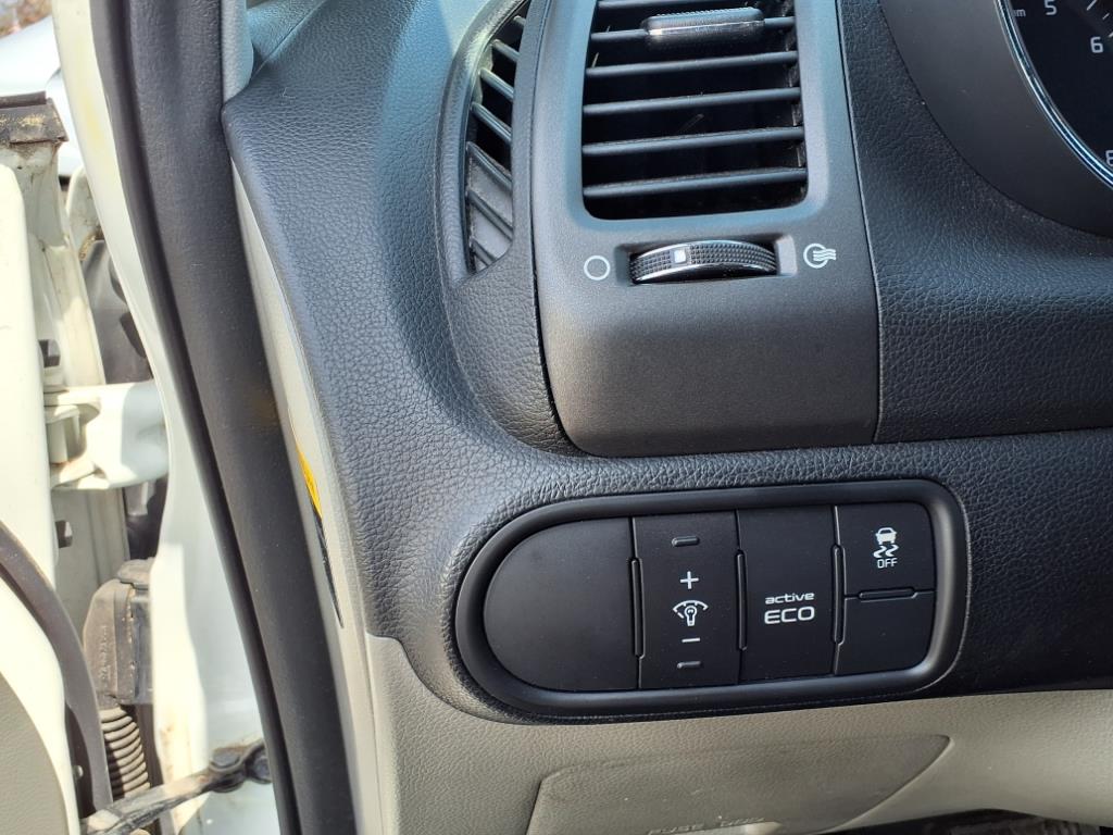 Vehicle image 16 of 25