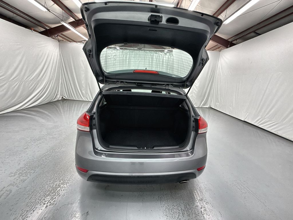 Vehicle image 13 of 25