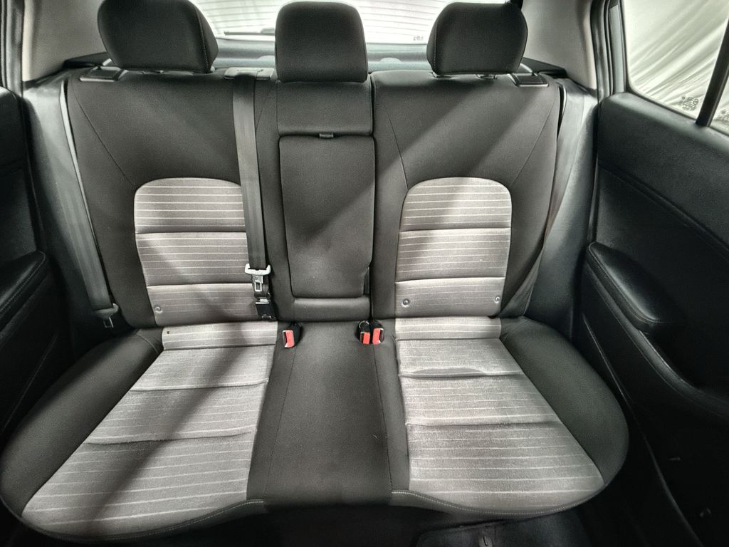 Vehicle image 16 of 25