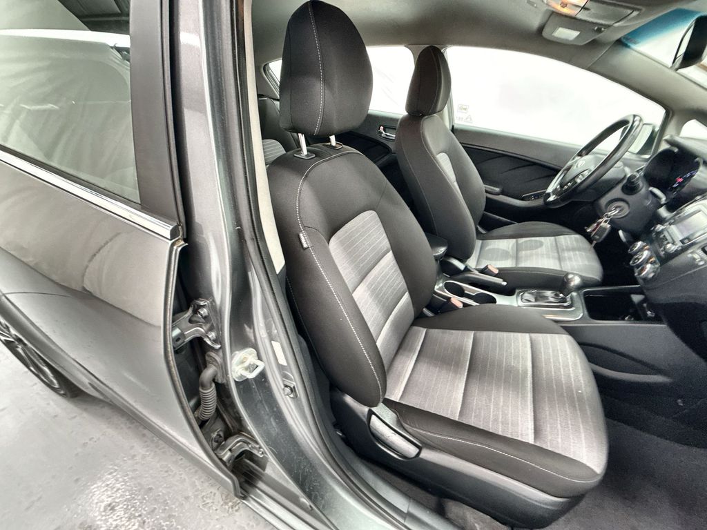 Vehicle image 14 of 25