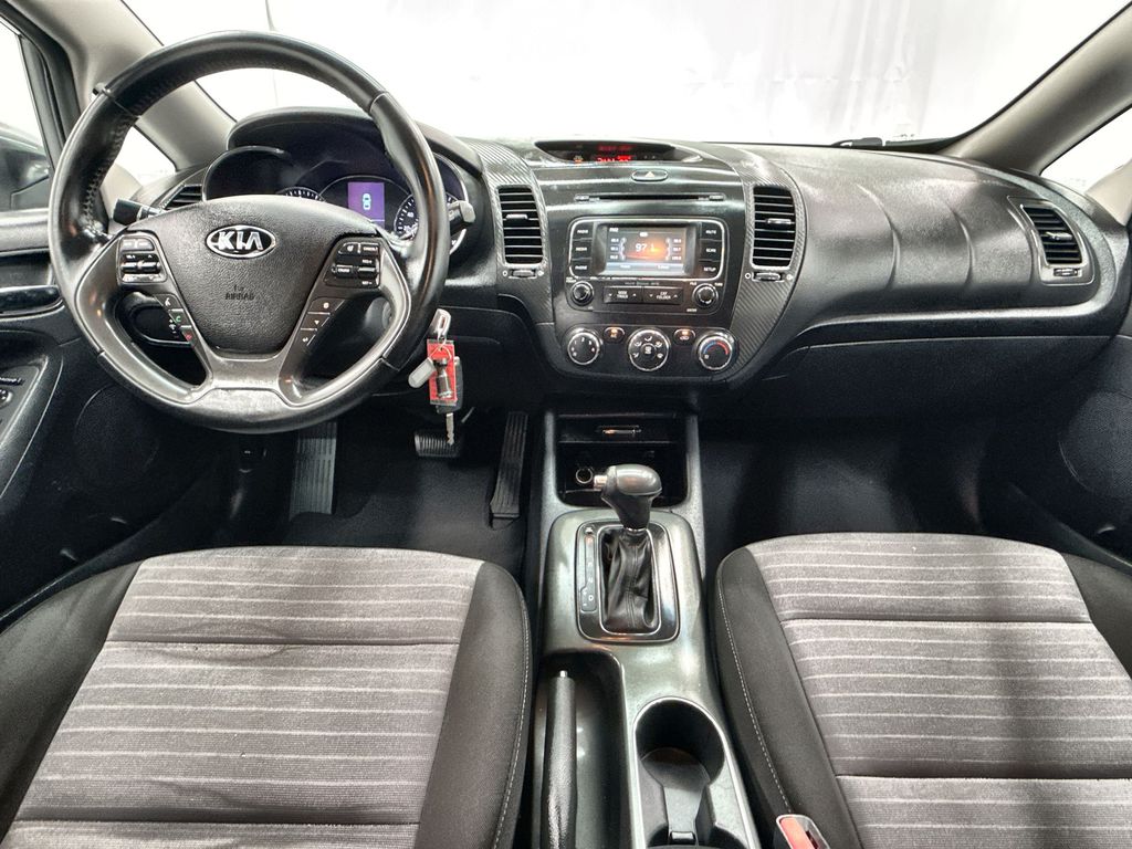 Vehicle image 17 of 25