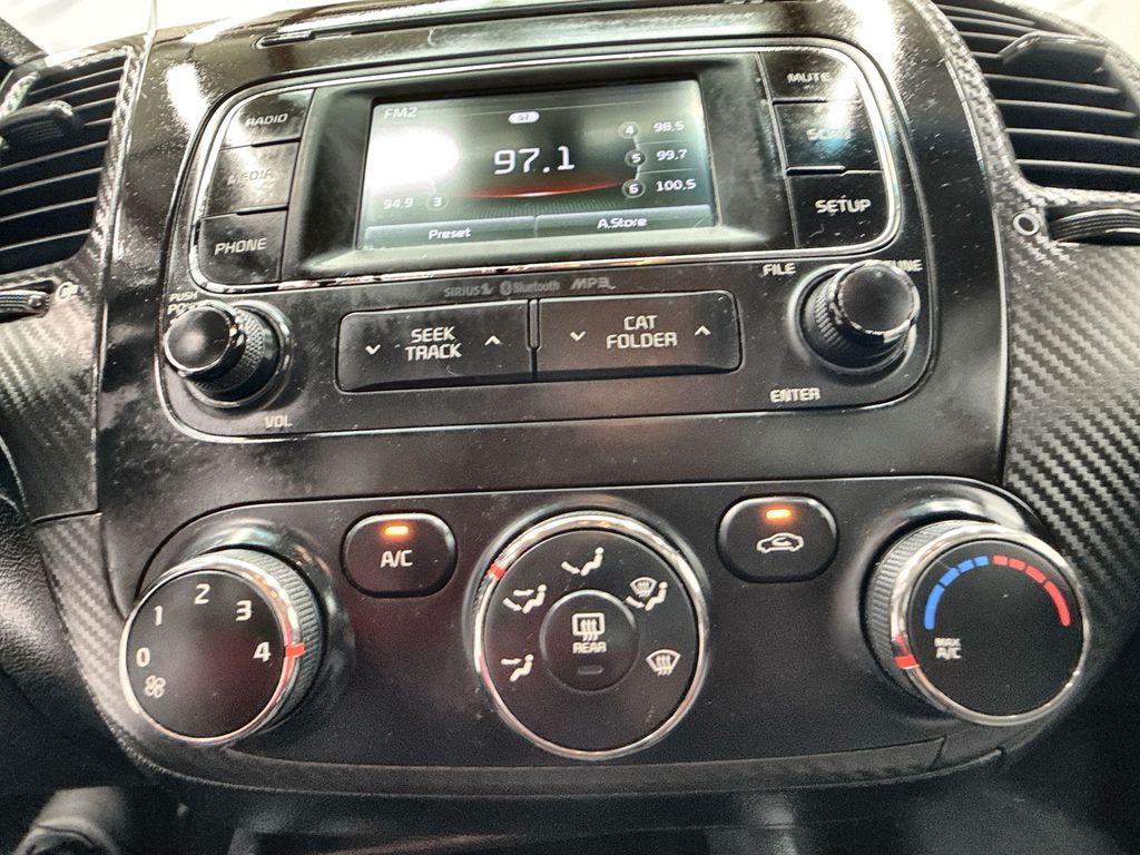 Vehicle image 21 of 25