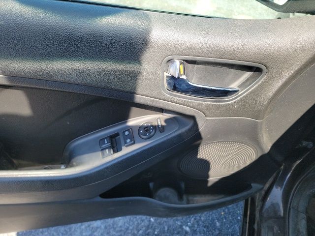 Vehicle image 11 of 23