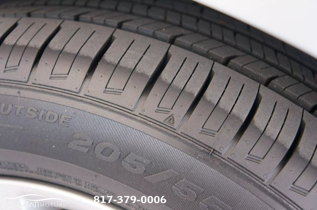 Vehicle image 33 of 34