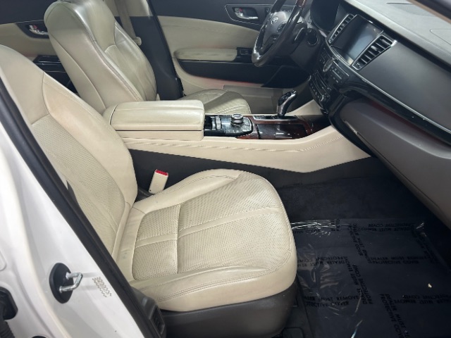Vehicle image 11 of 27