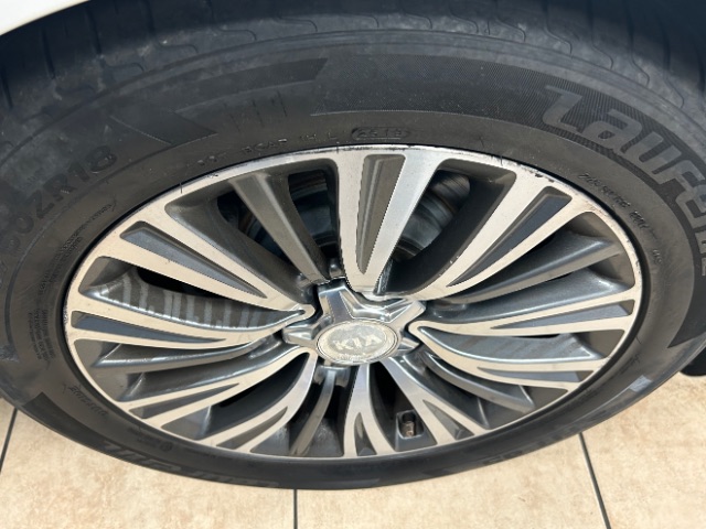 Vehicle image 25 of 27