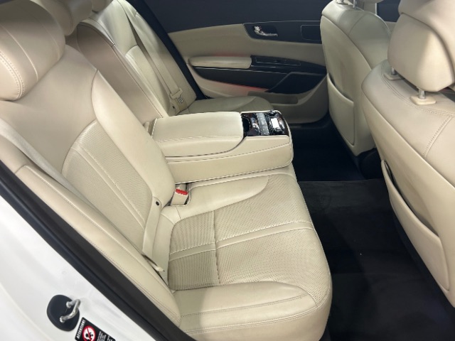 Vehicle image 17 of 27