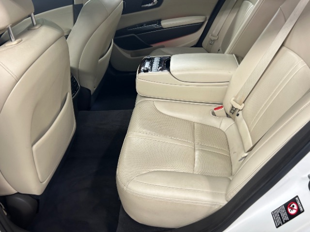 Vehicle image 18 of 27