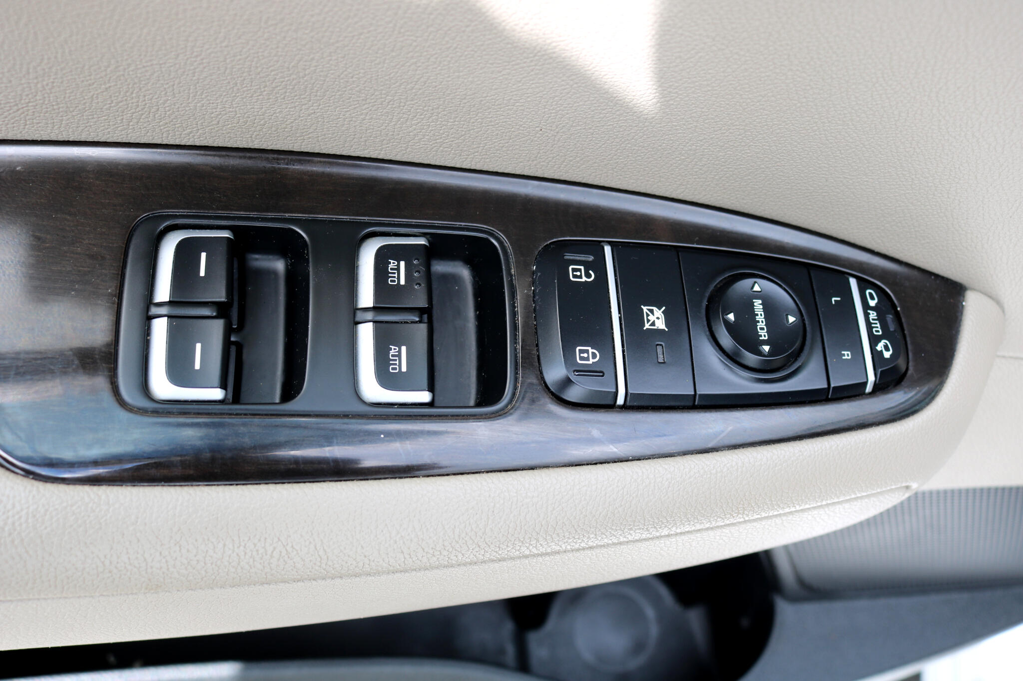 Vehicle image 15 of 47