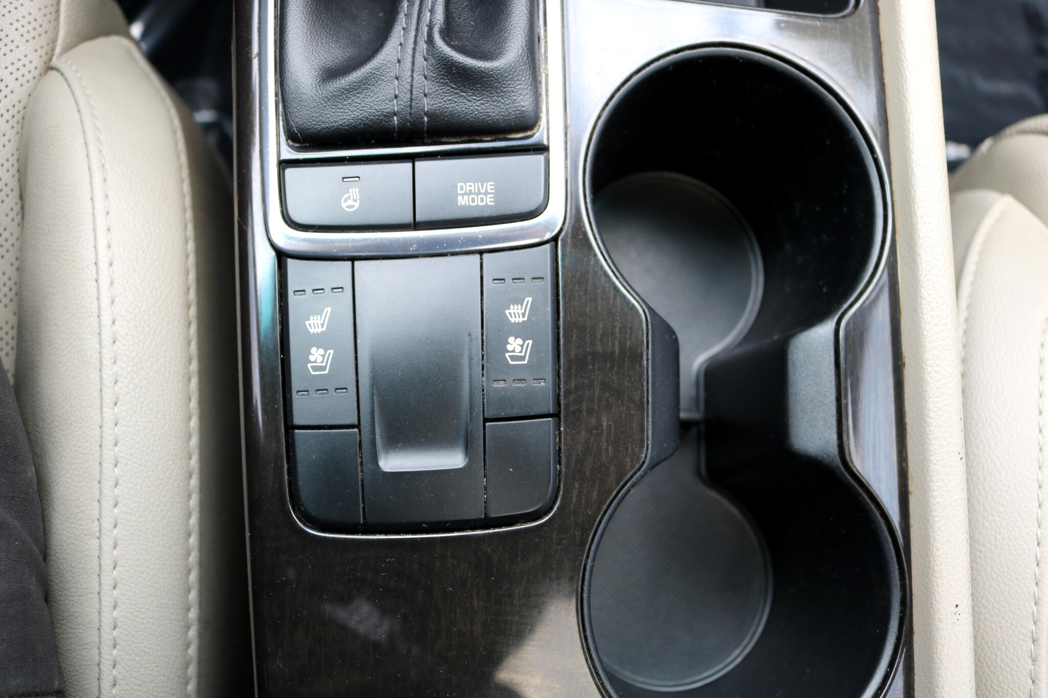 Vehicle image 35 of 47