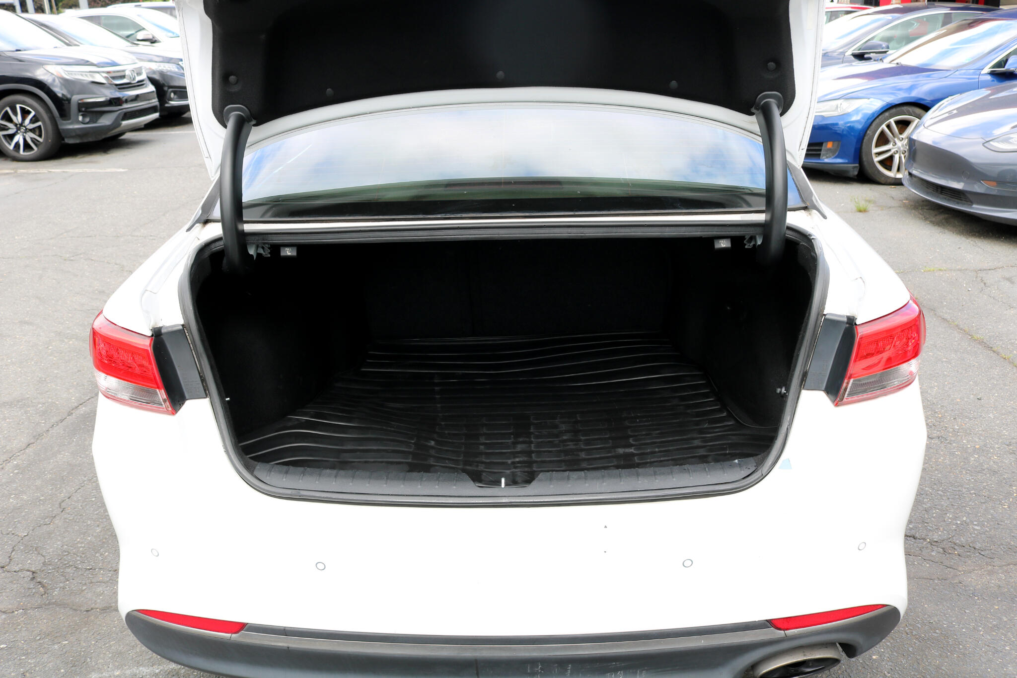 Vehicle image 39 of 47