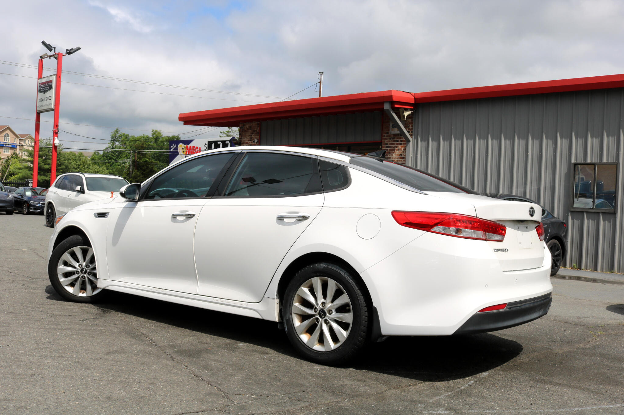 Vehicle image 6 of 47
