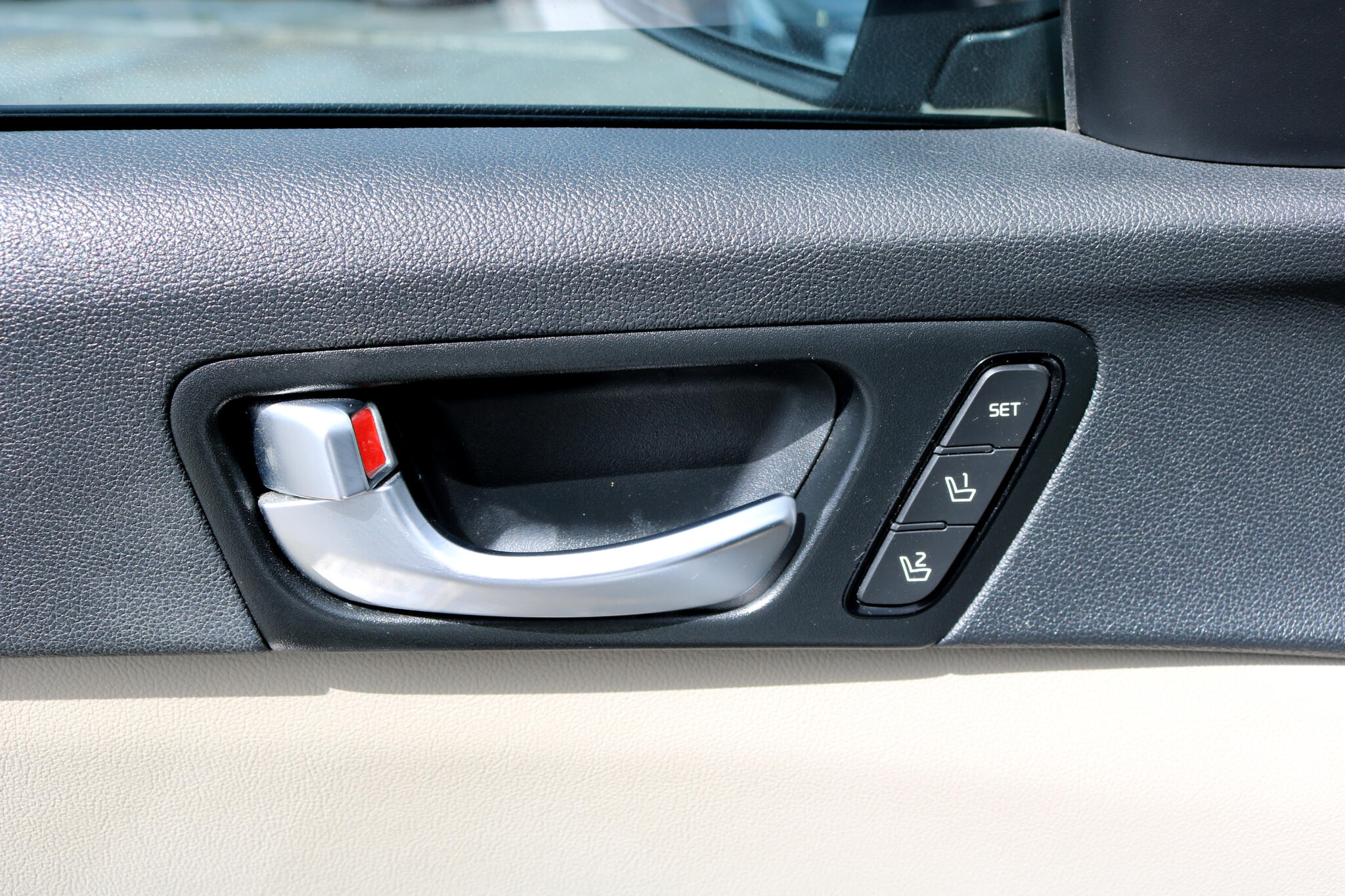 Vehicle image 14 of 47