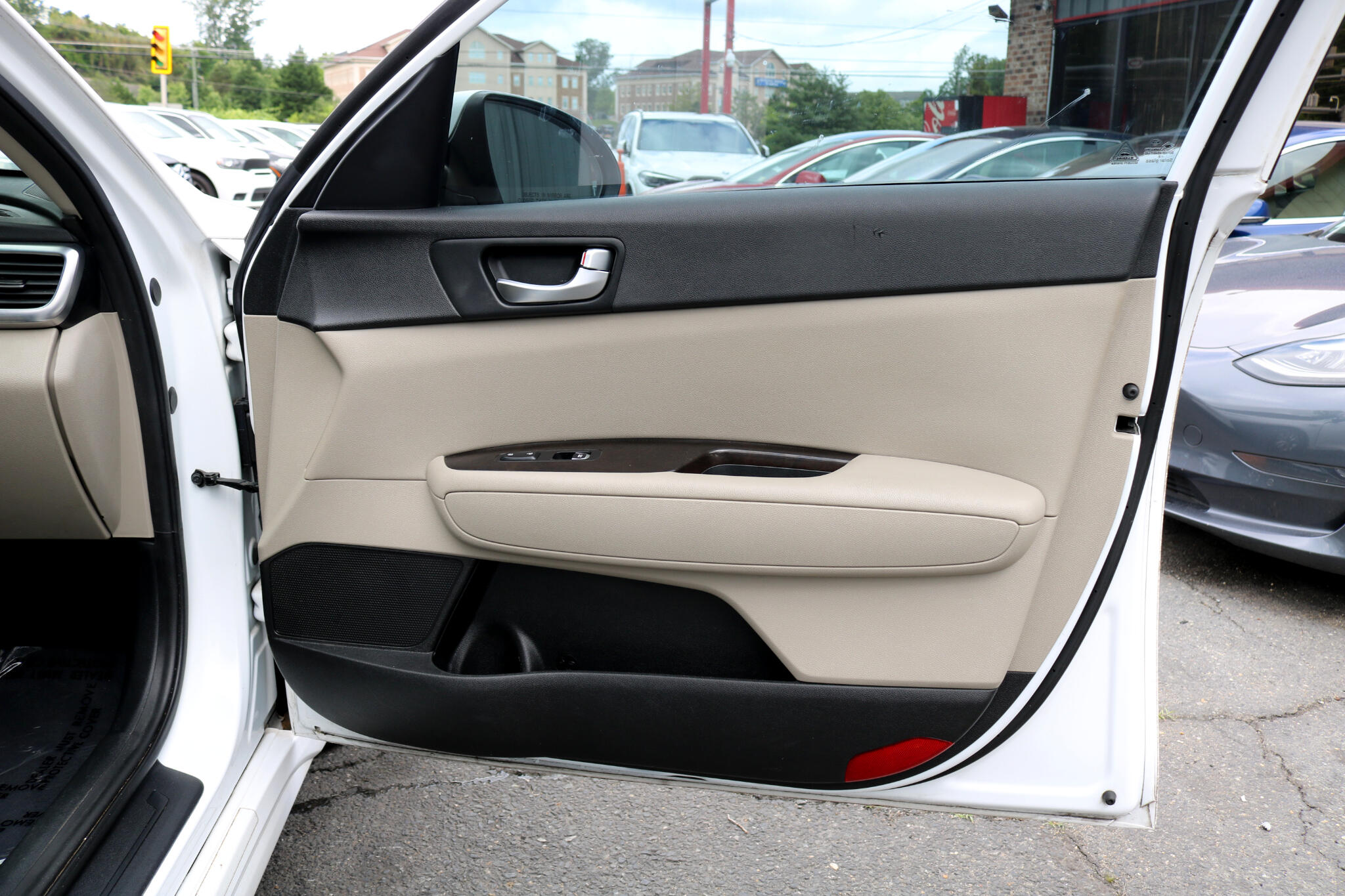 Vehicle image 43 of 47