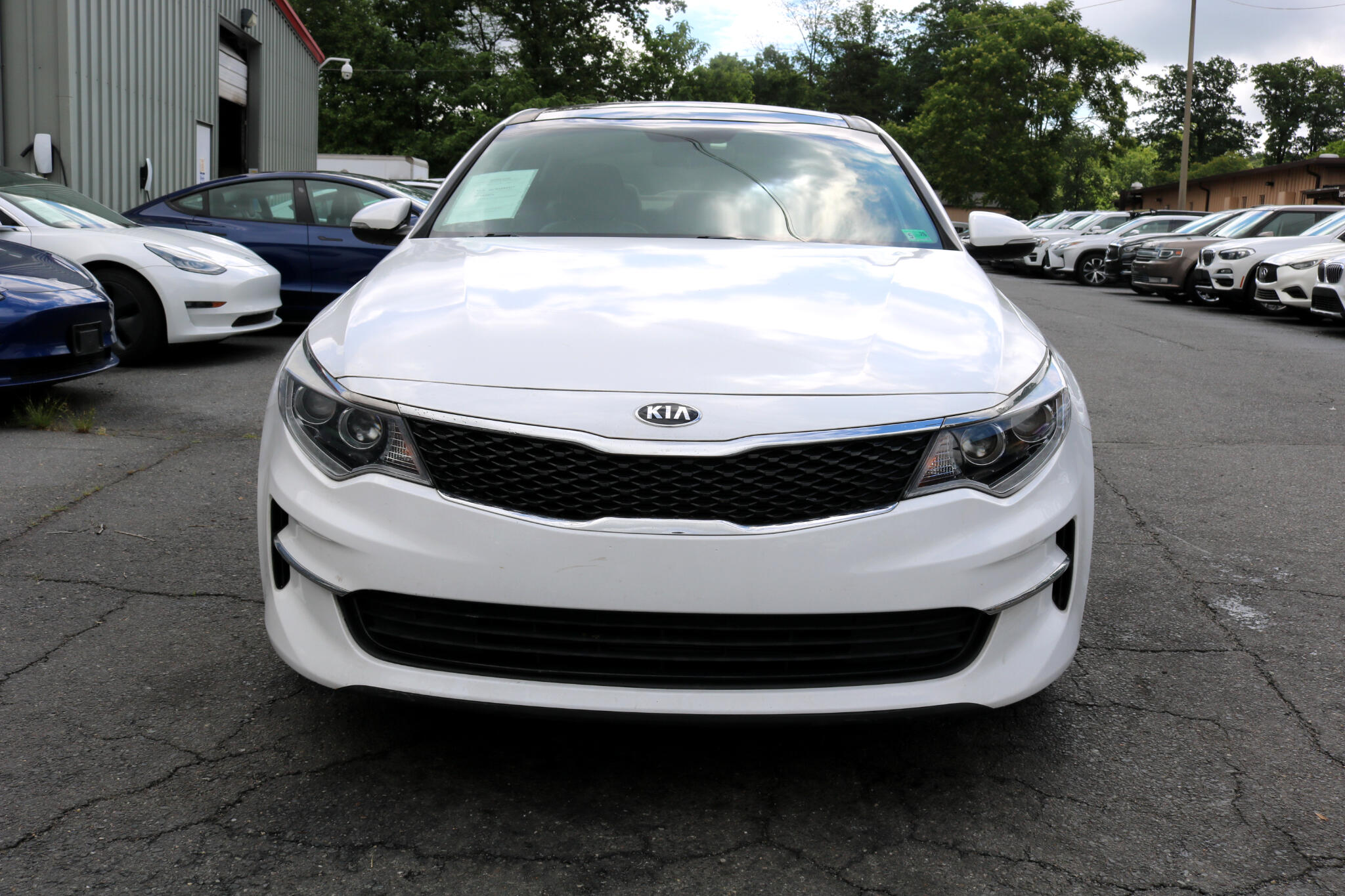 Vehicle image 10 of 47