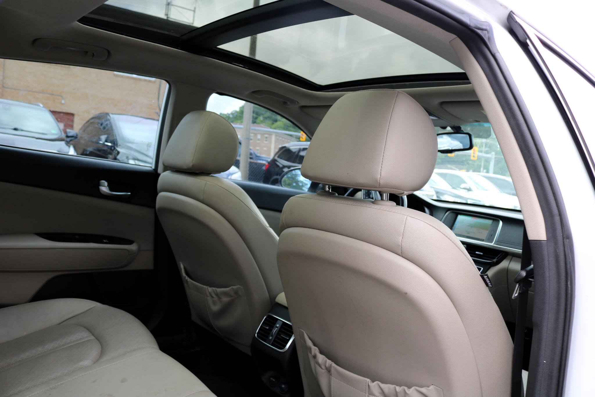 Vehicle image 41 of 47