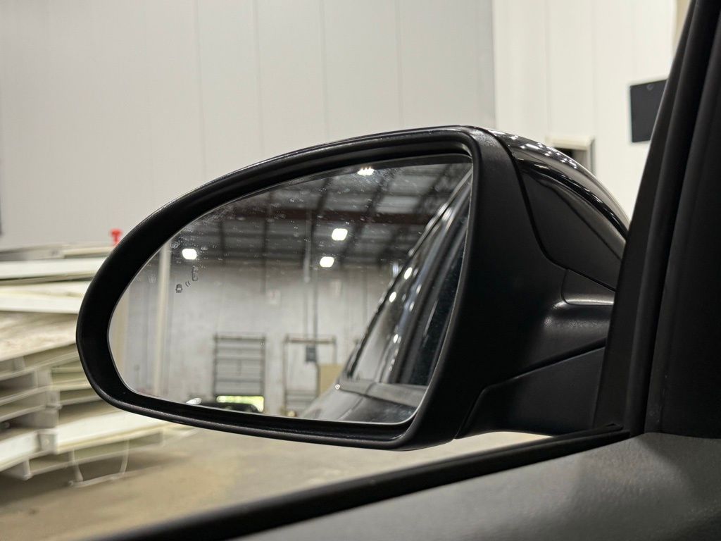 Vehicle image 33 of 36