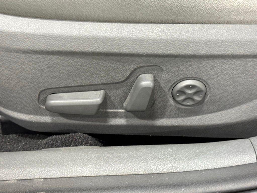 Vehicle image 14 of 36