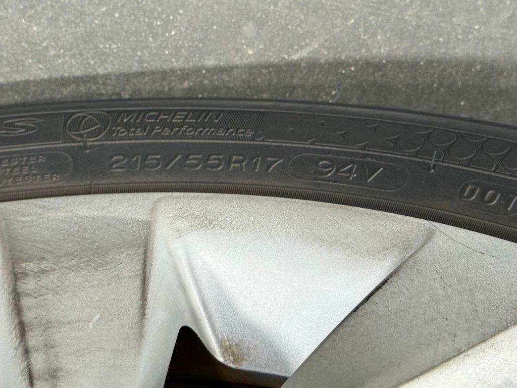 Vehicle image 35 of 36