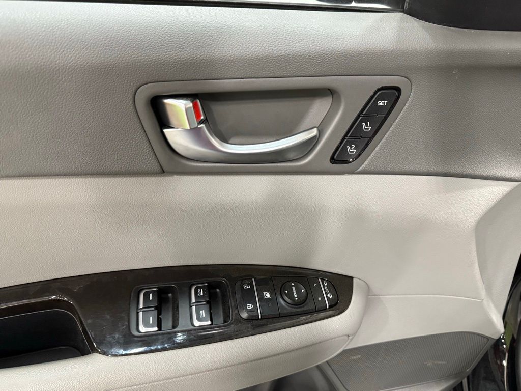 Vehicle image 12 of 36