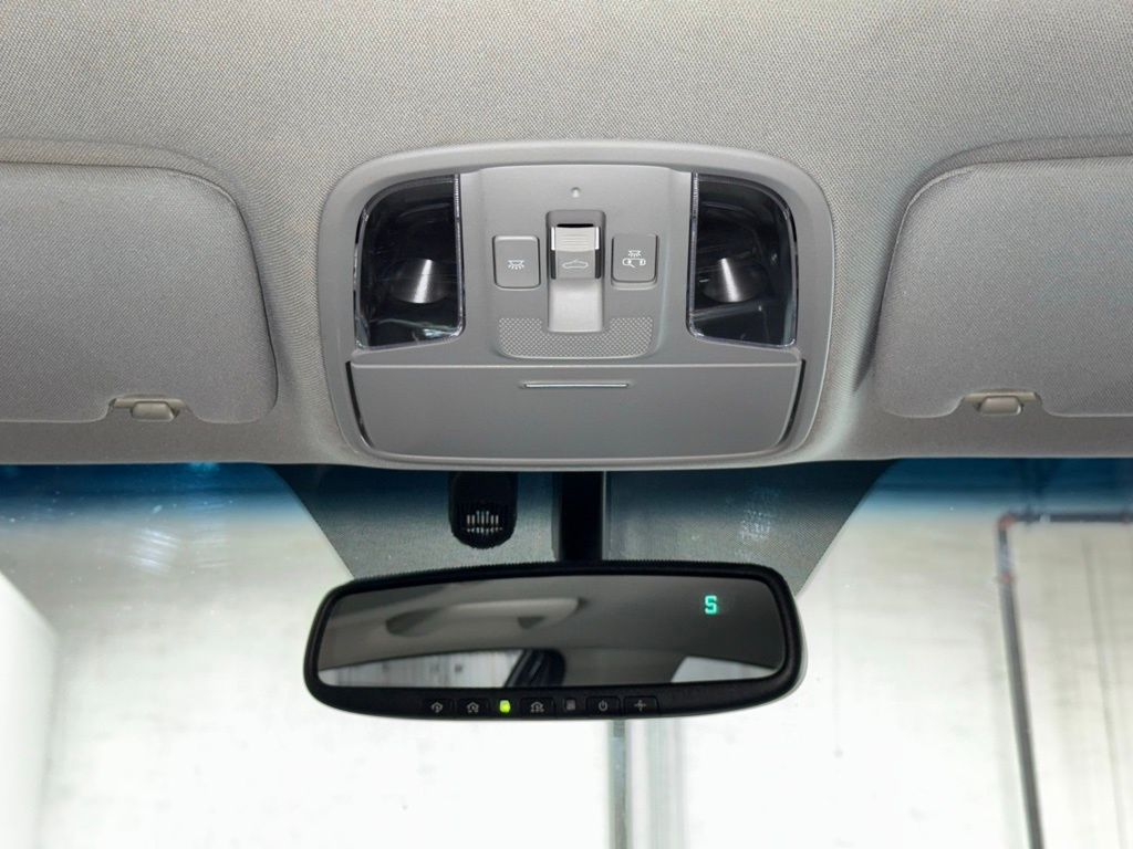 Vehicle image 18 of 36