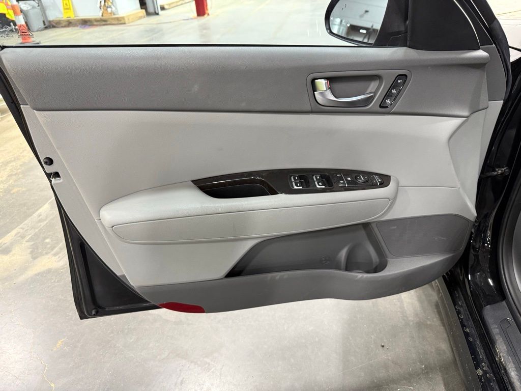 Vehicle image 11 of 36