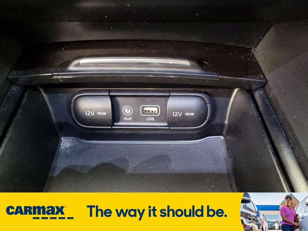 Vehicle image 24 of 33