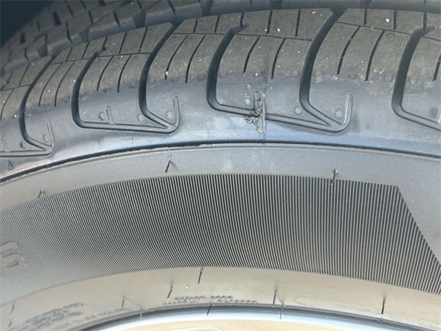 Vehicle image 27 of 29