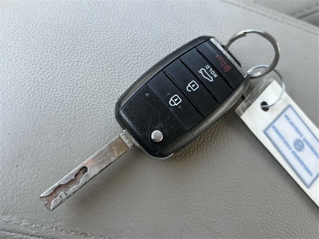 Vehicle image 21 of 29