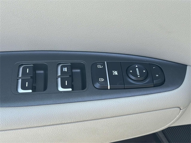 Vehicle image 13 of 29