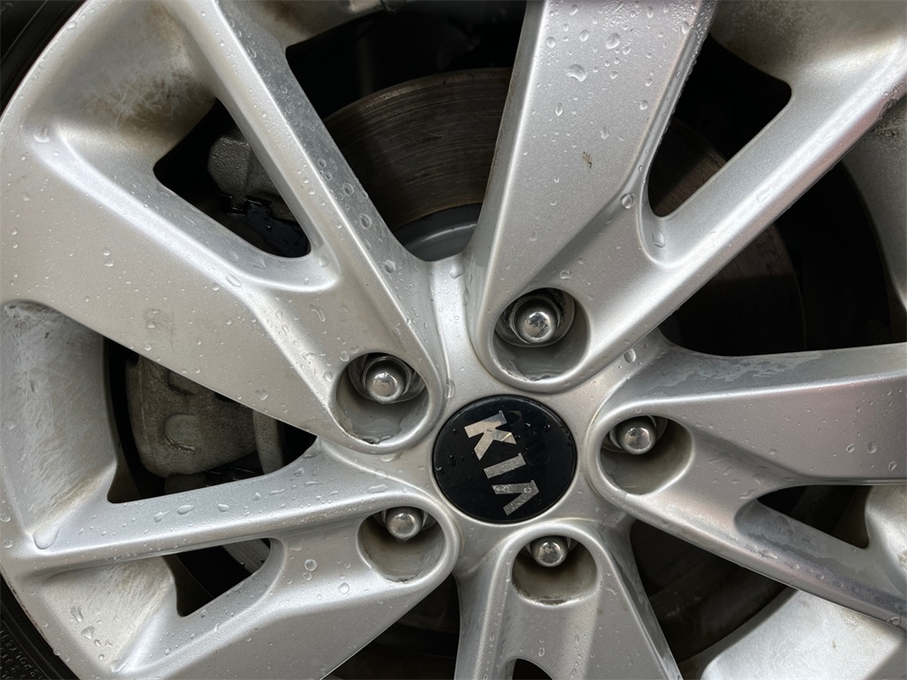 Vehicle image 27 of 34