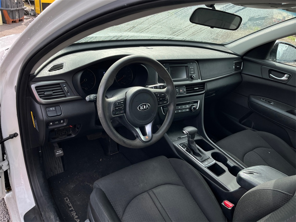 Vehicle image 17 of 34