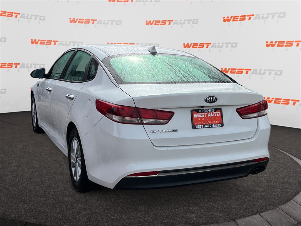 Vehicle image 8 of 34