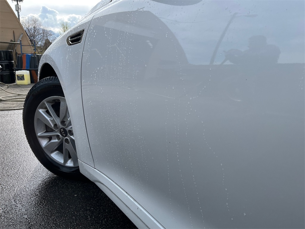 Vehicle image 26 of 34