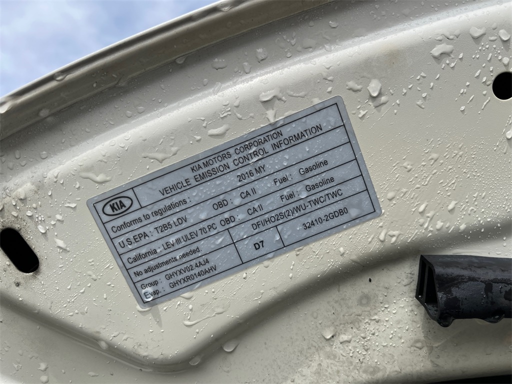 Vehicle image 33 of 34