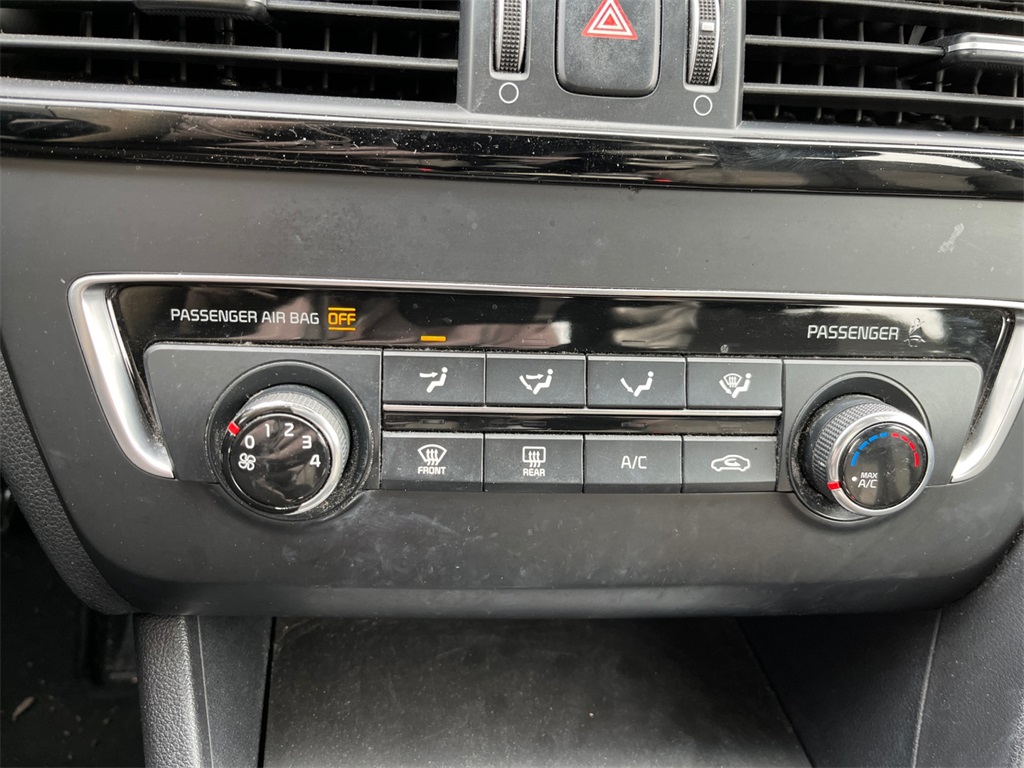 Vehicle image 20 of 34