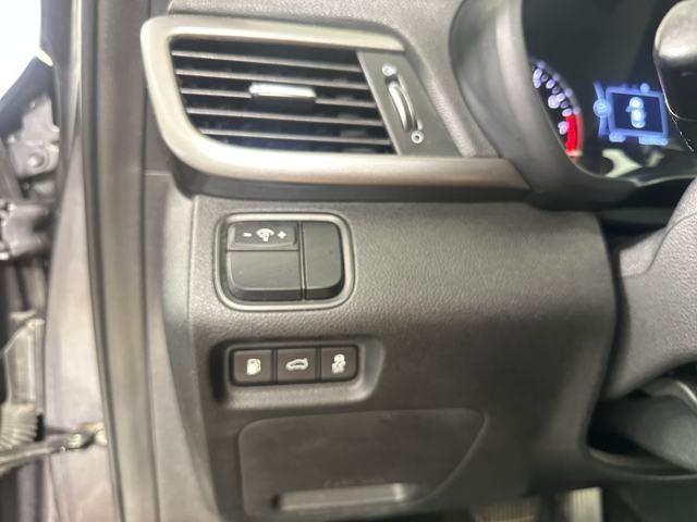 Vehicle image 18 of 27
