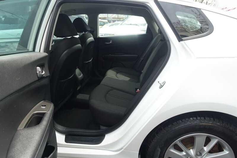 Vehicle image 11 of 23