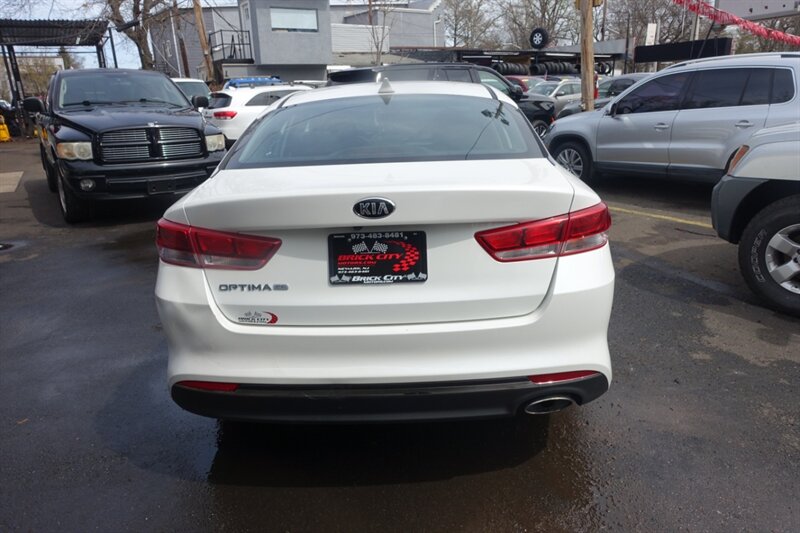 Vehicle image 5 of 23