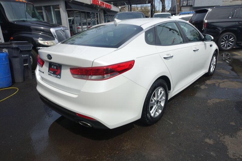 Vehicle image 8 of 23