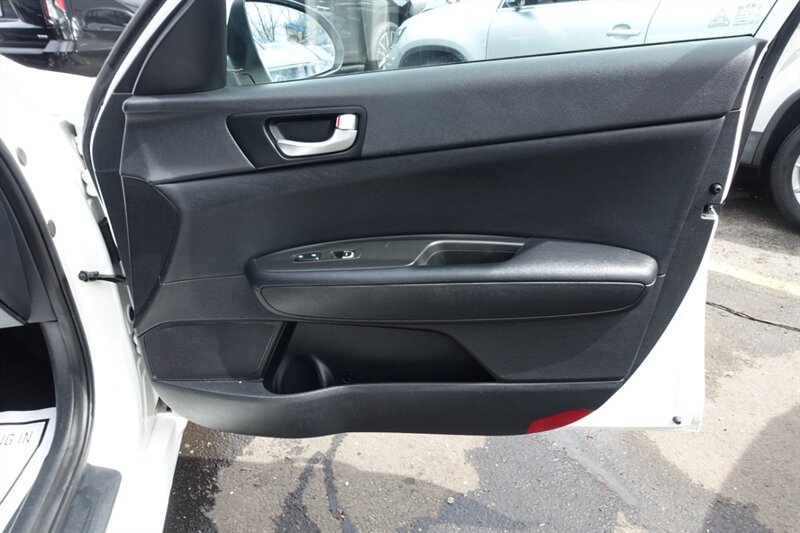 Vehicle image 15 of 23